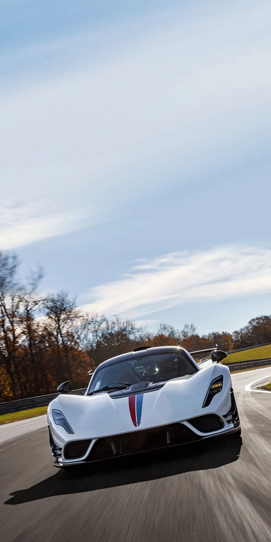 手机壁纸,点击图片,长按保存图片,在手机"设置"中添加成桌面或锁屏