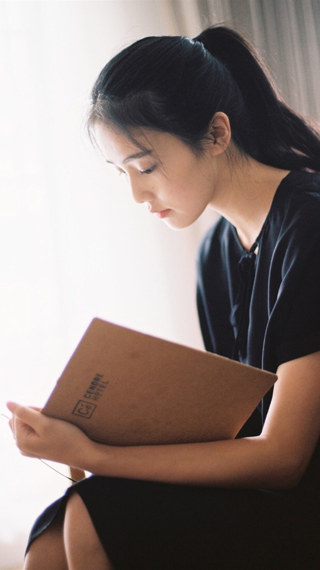 绝美侧颜清纯美女写真手机壁纸下载