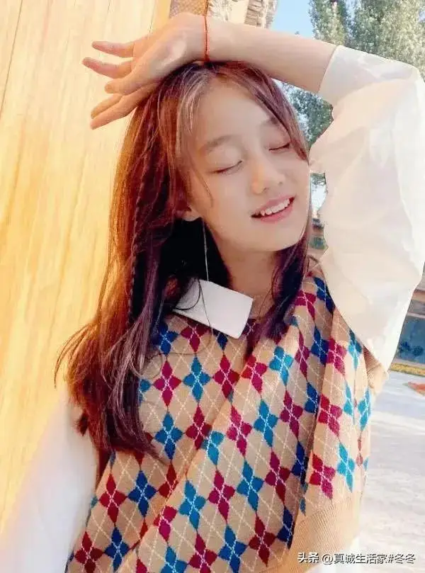 赵薇女儿小四月,为何如此出众?16岁惊艳亮相颜值才华双双在线!