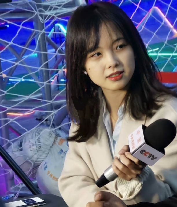 央视女记者甜美破圈,爆红网络,被称"央视谭松韵",意味着什么