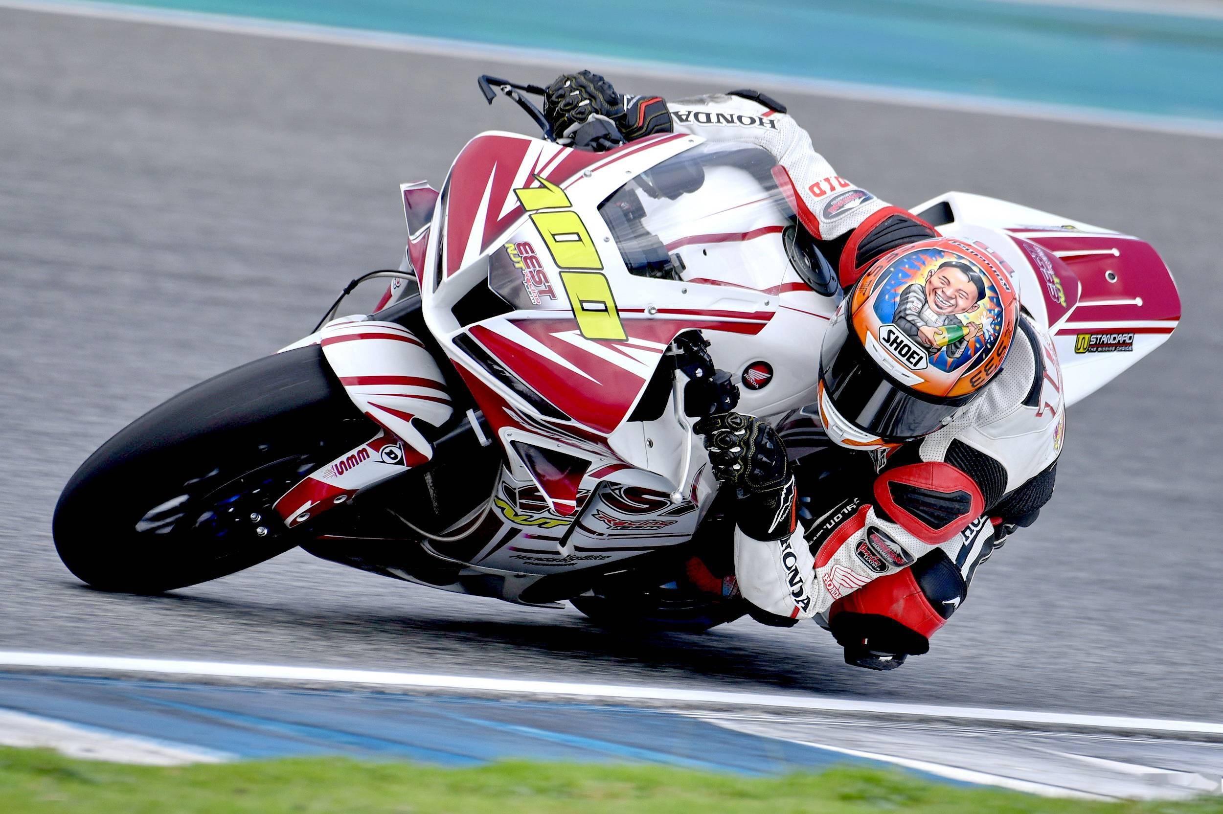 亚洲公路锦标赛ss600里的cbr600rr上