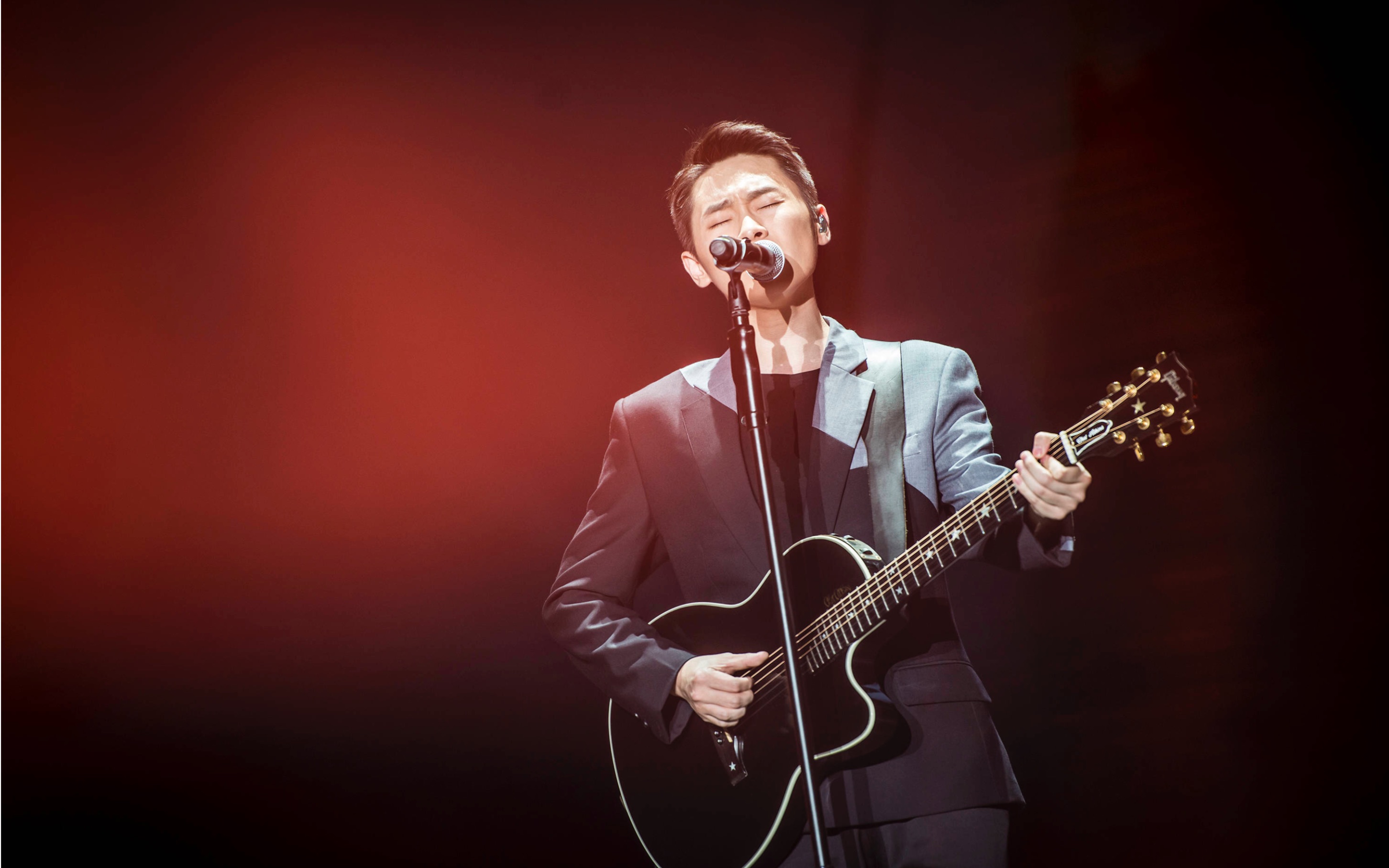 梁博黑夜中现场饭拍