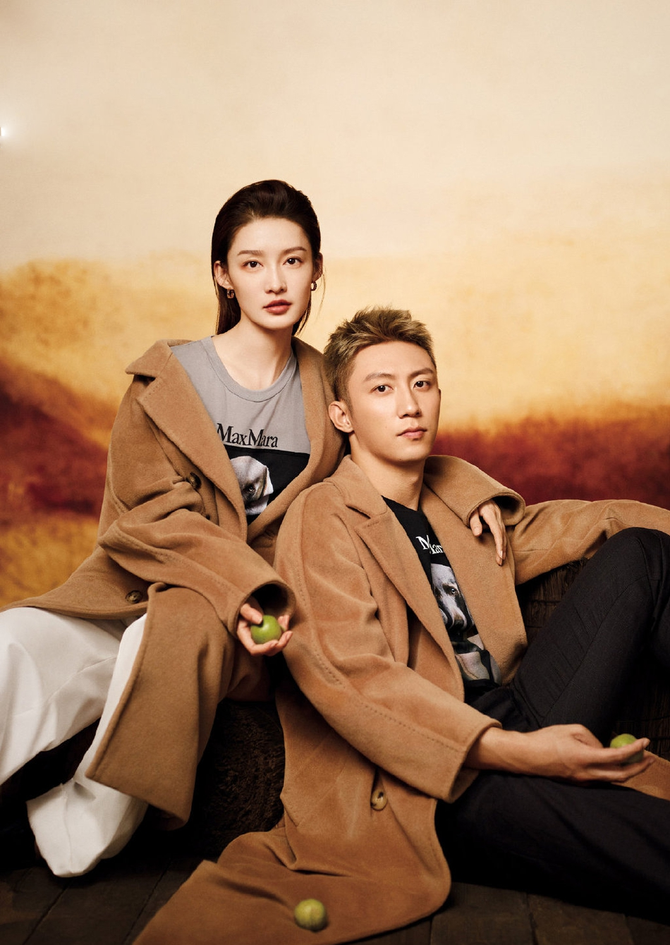 黄景瑜李沁合体拍大片穿情侣装造型般配