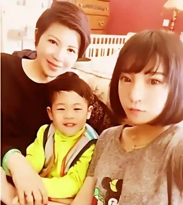 歌手杭天琪:47岁为小丈夫冒险生子,如今过的怎么样?