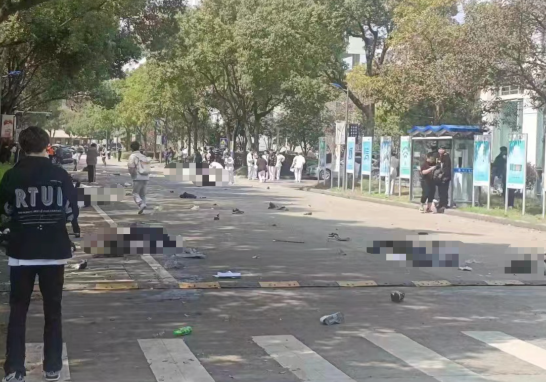 高校内开车撞人致3死16伤撞向同学的大专学生