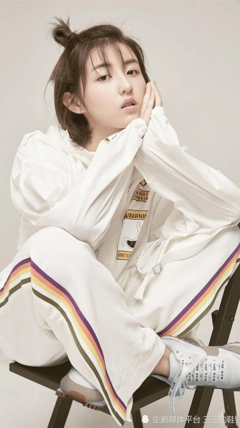 可爱张子枫短发夏日清凉写真the row运动鞋插图3