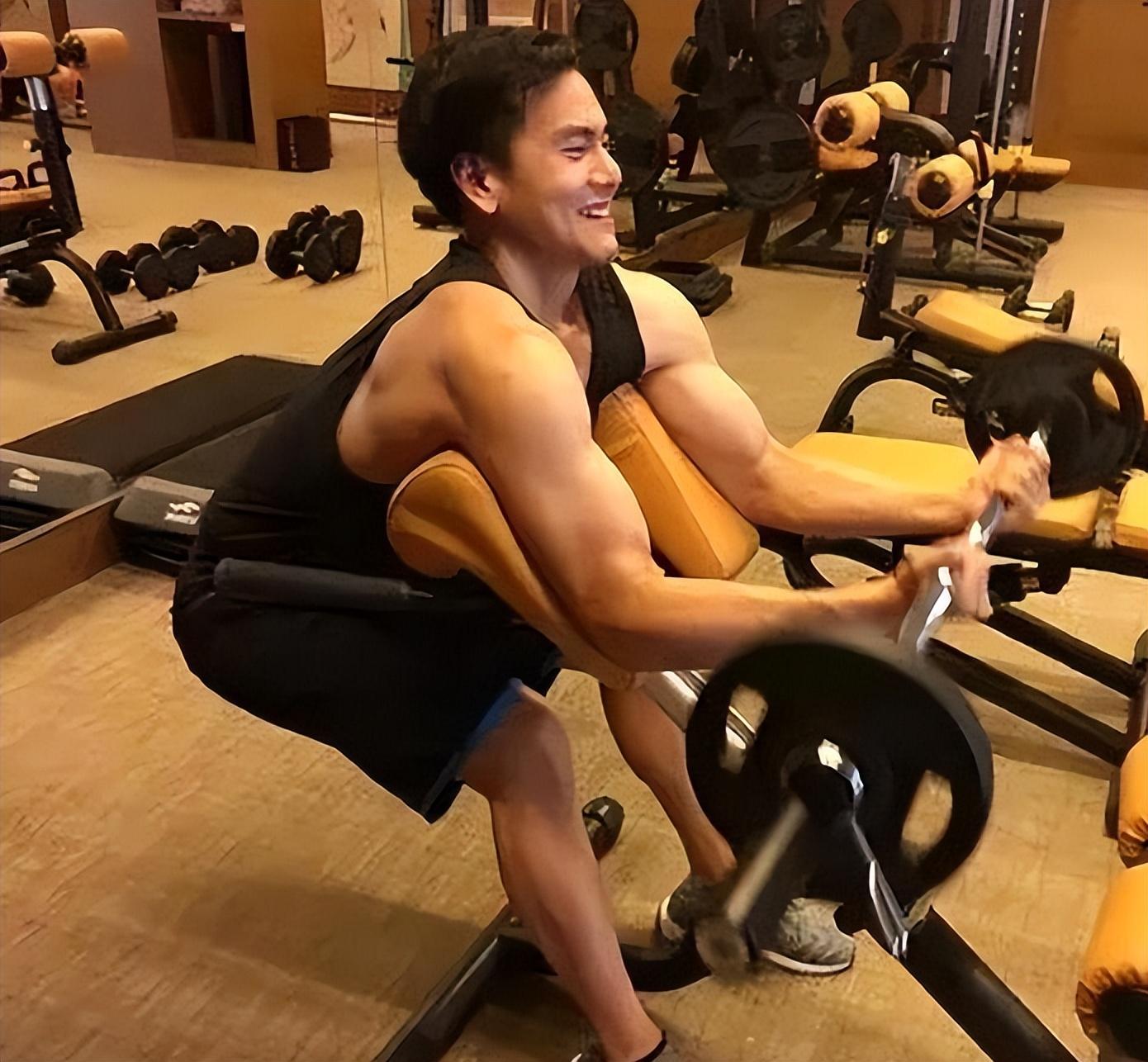 回顾国民男神彭于晏红极一时后销声匿迹他都经历了什么