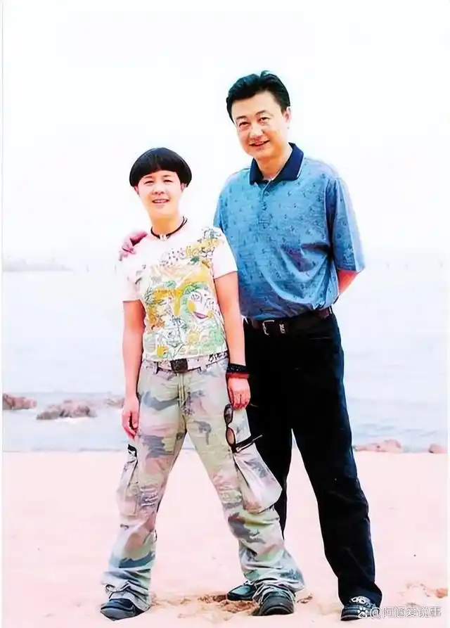 台前是同事,台后是夫妻?这4对央视主持人,隐藏的太深了