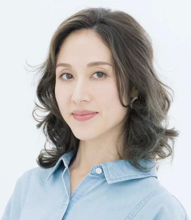 50岁女人不想有"大妈感",记得避开这4种发型,容易显老没气质