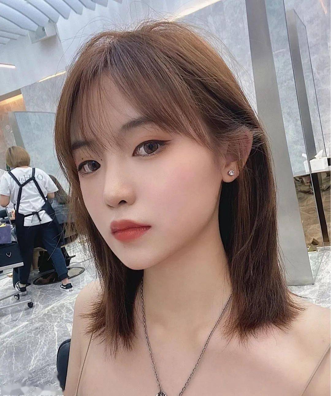 "秋季爆款初恋减龄锁骨发" 6 0 款_发型