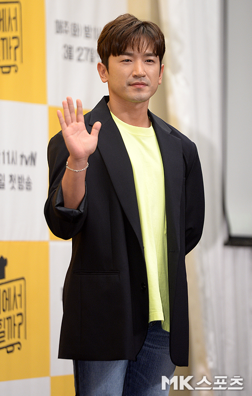 [星闻]神话成员李玟雨涉嫌性骚扰两名20代女性