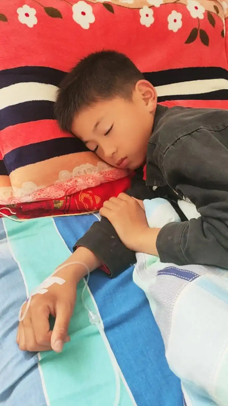 妈妈什么都不怕,就怕孩子生病,孩子生病是妈妈最大的