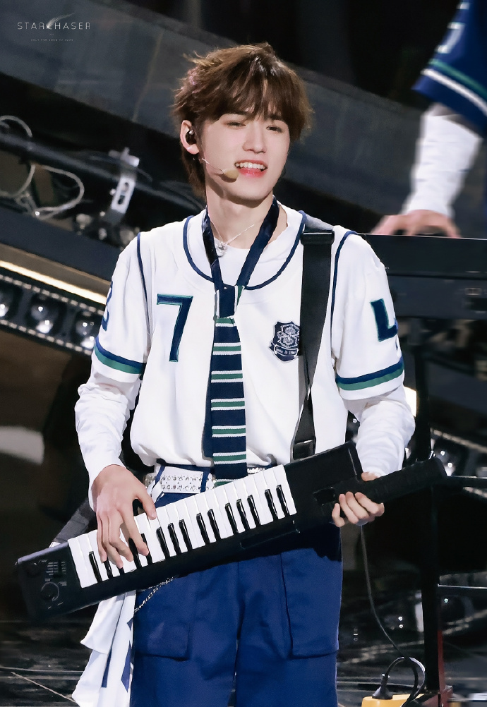 明天即将看到亚轩大人的第n层人格魅力99    #时代少年团王者直播首