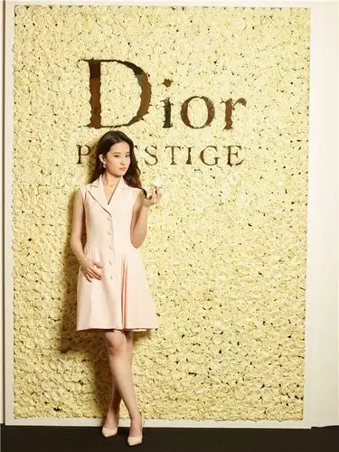 dior迪奥宣布刘亦菲成为花蜜系列形象大使