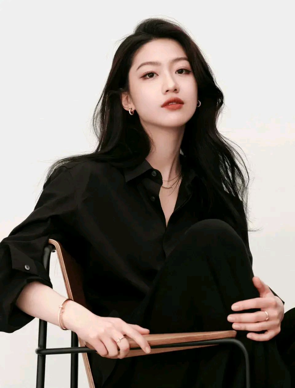 向涵之的笑容真甜,看到她心情都变好啦.