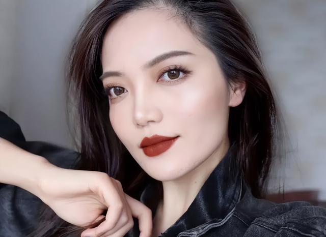 经常涂口红的女生,唇部会有哪些变化?其实区别还是不一样的