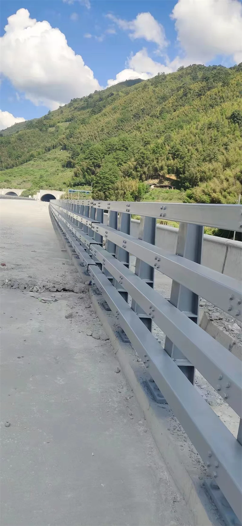 加工定制四横梁护栏桥梁防撞栏杆高速公路围栏多种材质