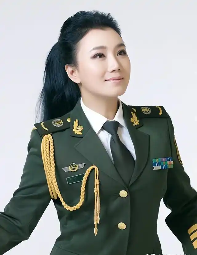 武警文工团三朵最美警花,太惊艳了,你喜欢哪一朵?