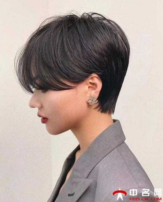 2022最新款帅气女生短发发型保证你选了之后更加年轻漂亮