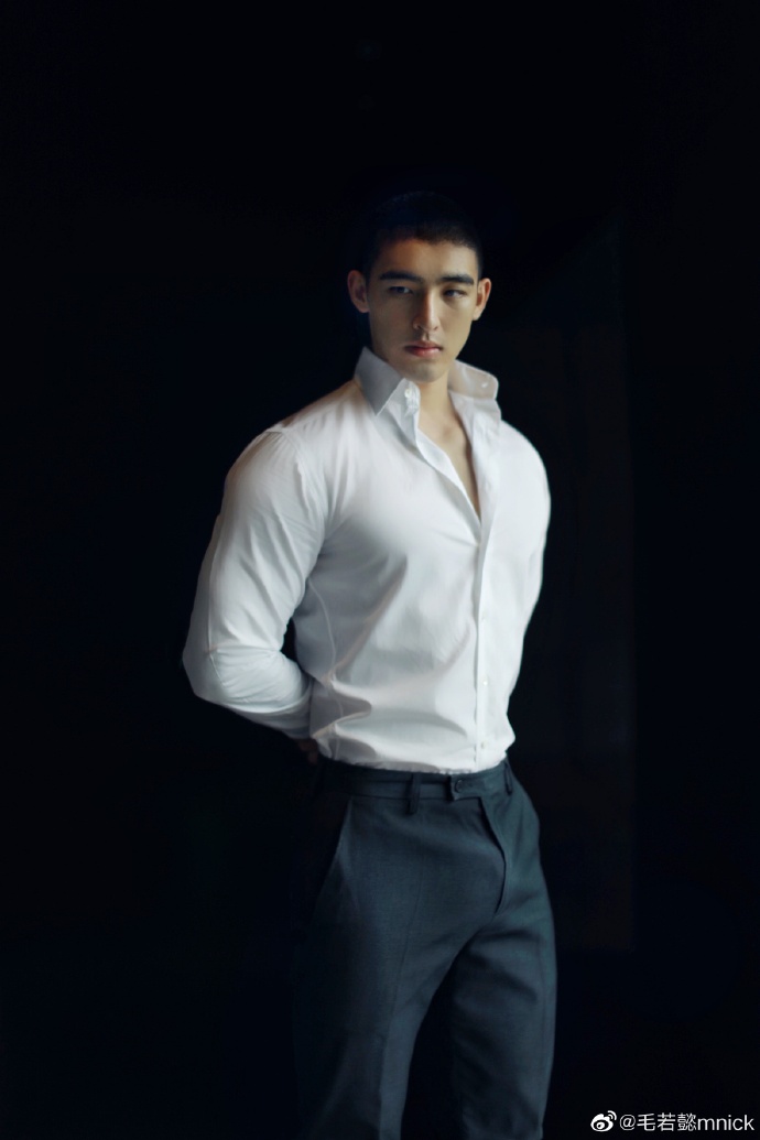 寸头##正装##毛若懿