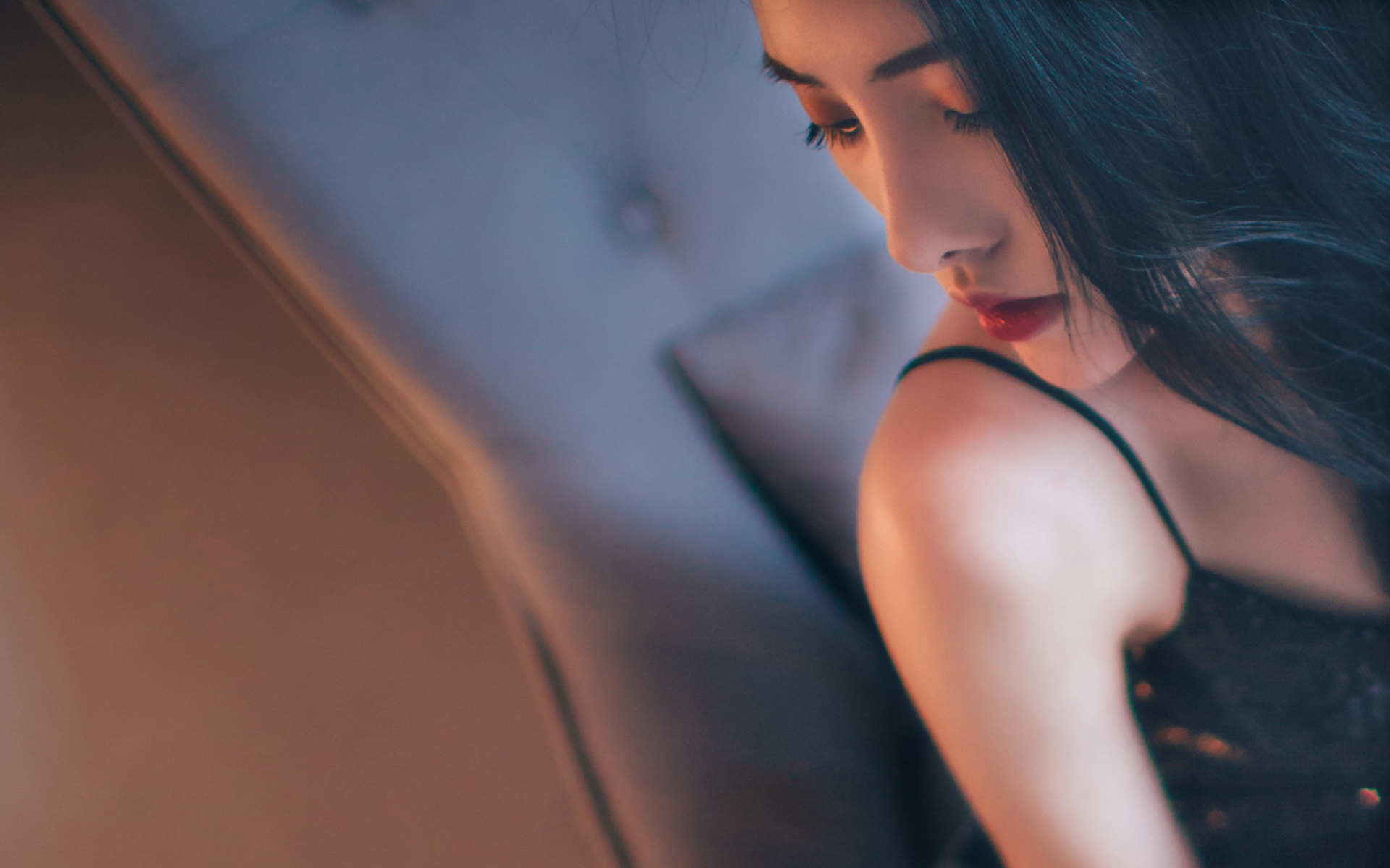 性感长发美女撩人诱惑写真高清壁纸