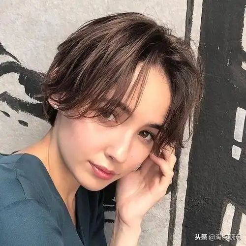 小脸最适合的短发,有气质又好打理好啦,61566款短发发型就介绍到