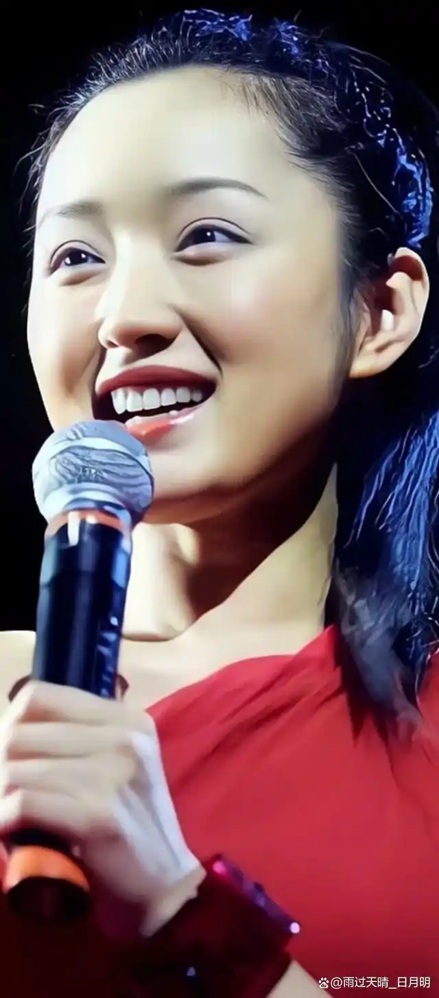 几十年过去了她的相貌和身材依然如少女般美丽不老女神杨钰莹