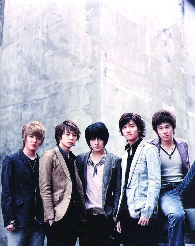 韩国二代男团top之争,东方神起与bigbang