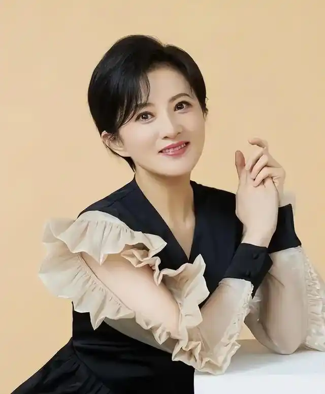 金铭:43岁单身却精彩,活出真我才是人生赢家