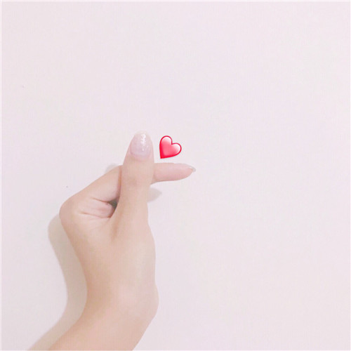 比心手势图片头像女生