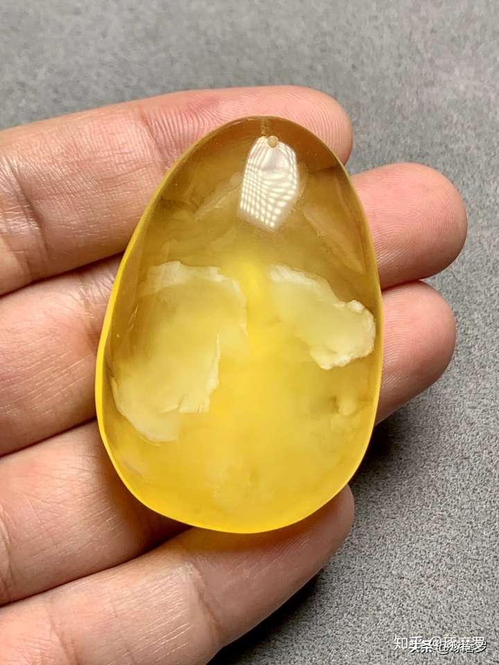 琥珀为什么比蜜蜡便宜几十元也能买到天然琥珀