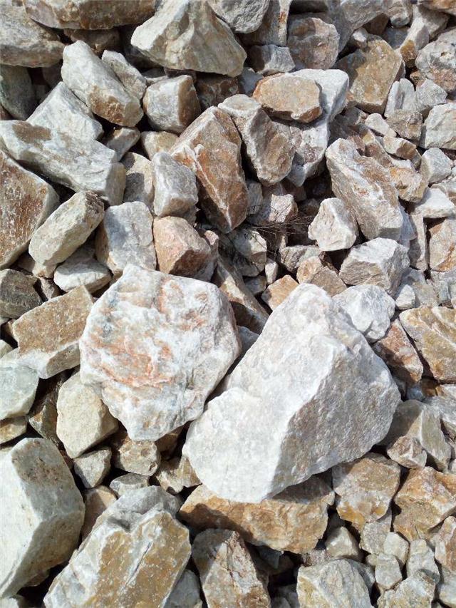 大量出售石英石原矿