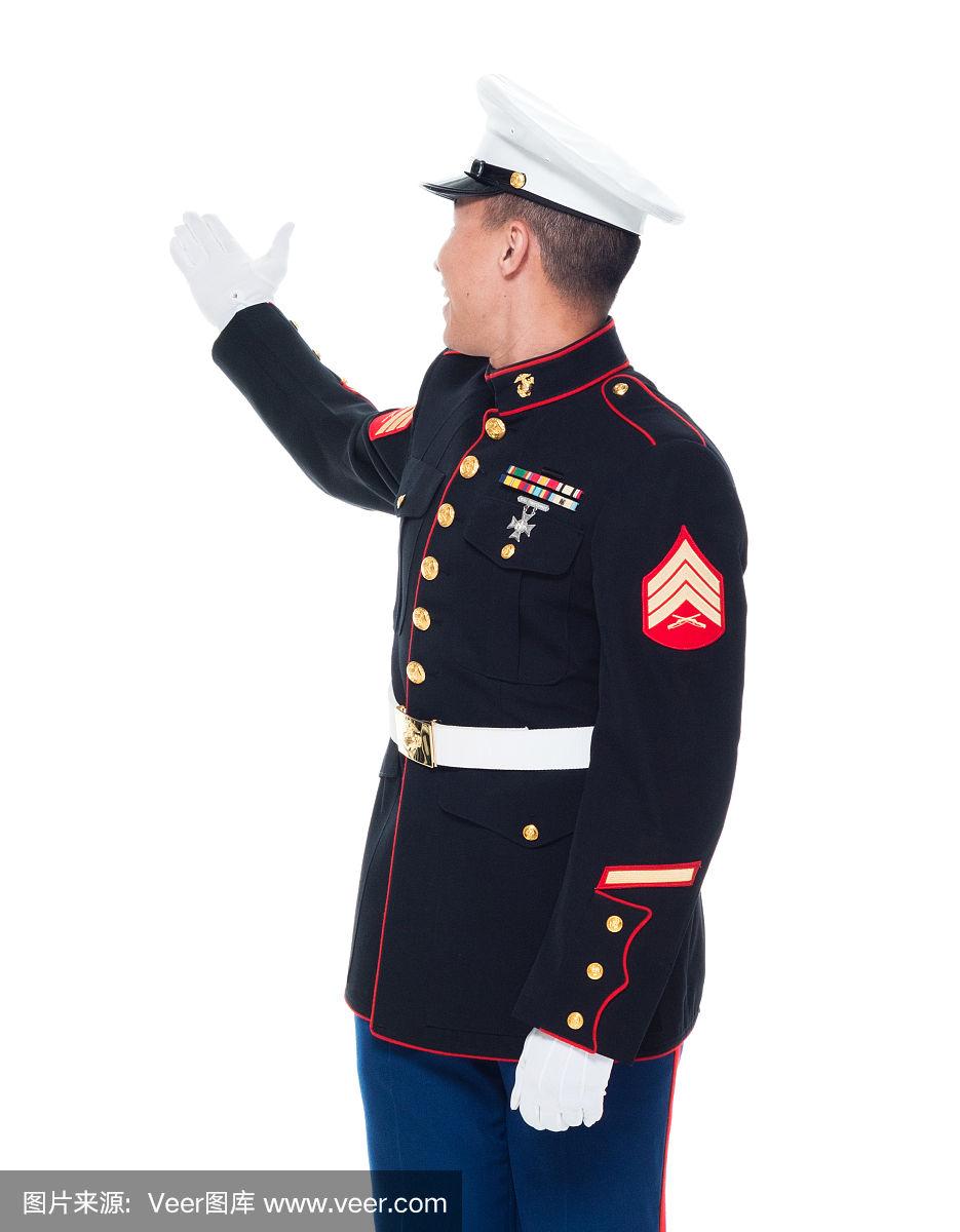 身着制服的美国海军陆战队员