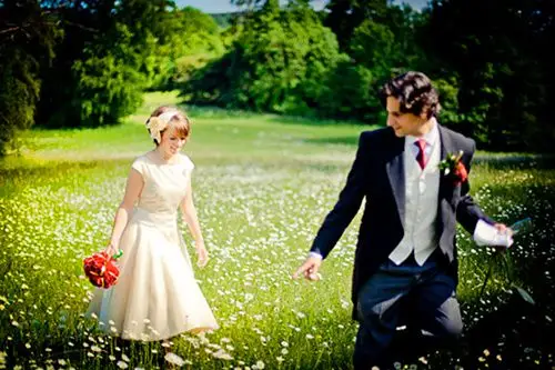 恩爱无比情侣结婚照_幸福溢满屏的情侣