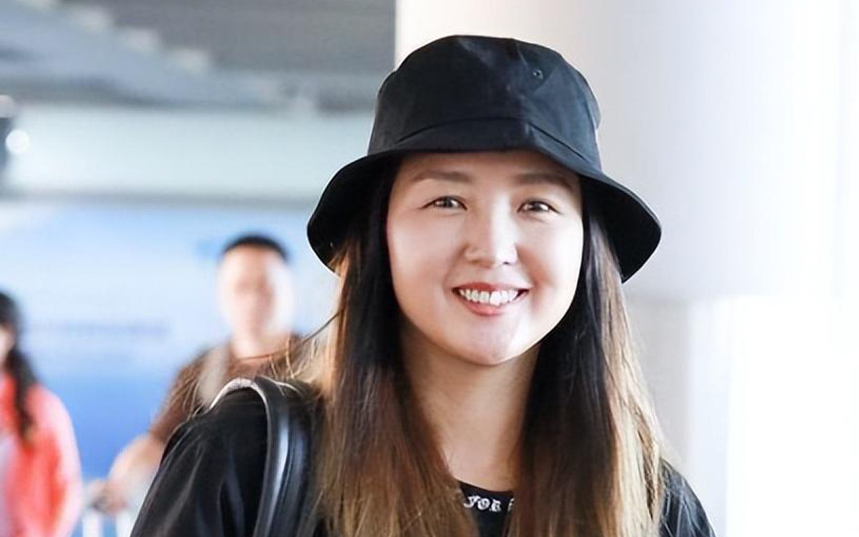 何洁素颜近照曝光,五官精致有型皮肤好,妆前妆后没差别