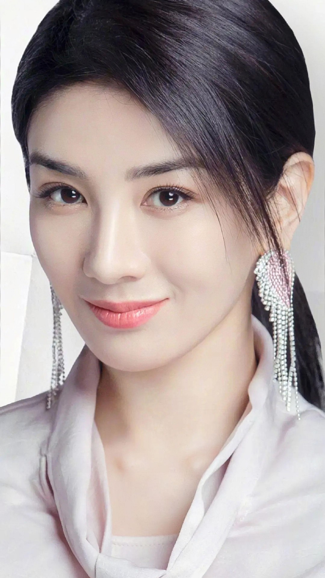 美女黄奕时尚写真:性感妩媚,英气十足_高清图集_新浪网