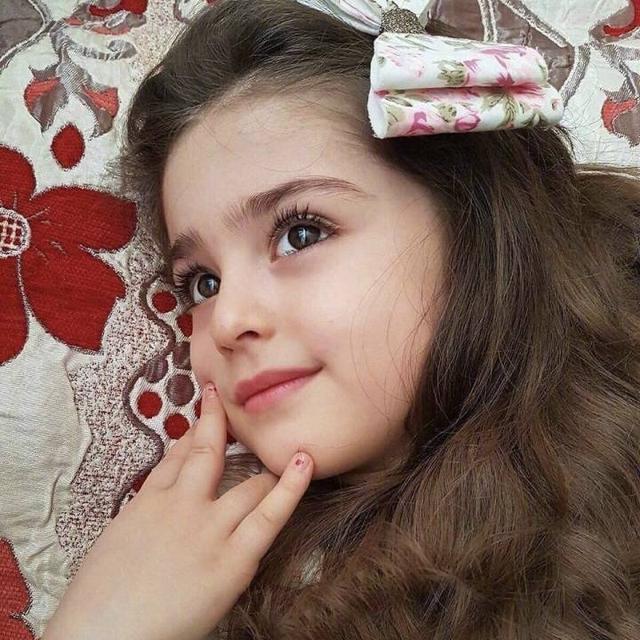 外国小女孩头像超萌开心,外国小女孩头像 可爱(女生头像图片)