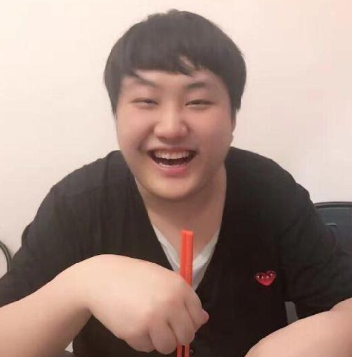 lol:山泥若口嗨天蚕土豆,称与伊芙蕾雅有染后,直播又口嗨uzi?