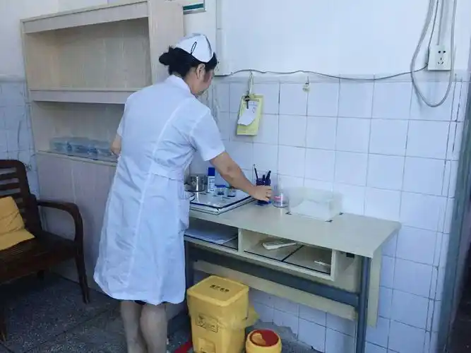 注射室里忙忙碌碌