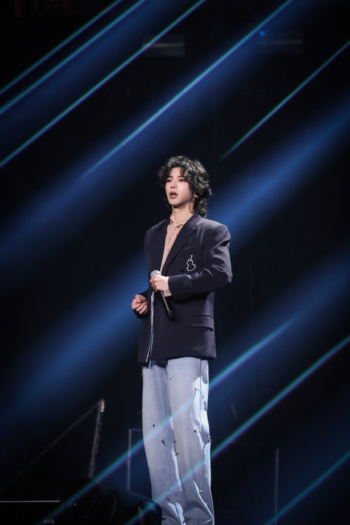 华晨宇大地致敬beyond##华晨宇发挥##2023湾区升明月大湾区电影音乐