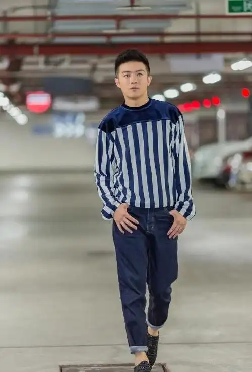 李泽锋街拍大片