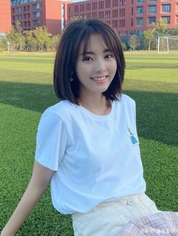 邢菲晒吃螺蛳粉照,有谁注意外卖的碗,这才是对"司徒末"的尊重