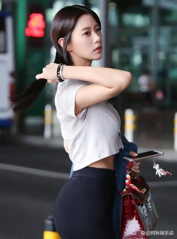 克拉拉最美时刻168cm的黄金三围腰臀比亚洲最美性感花瓶