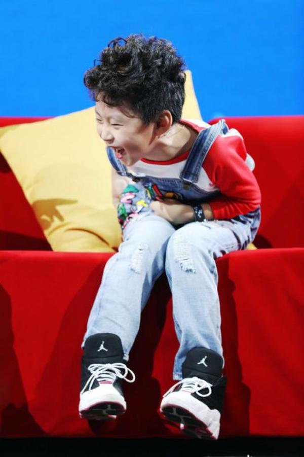 《神奇的孩子》三度来袭 谢娜与"三宝"幽默互动