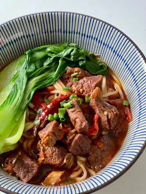 香气四溢软嫩无比番茄牛腩面