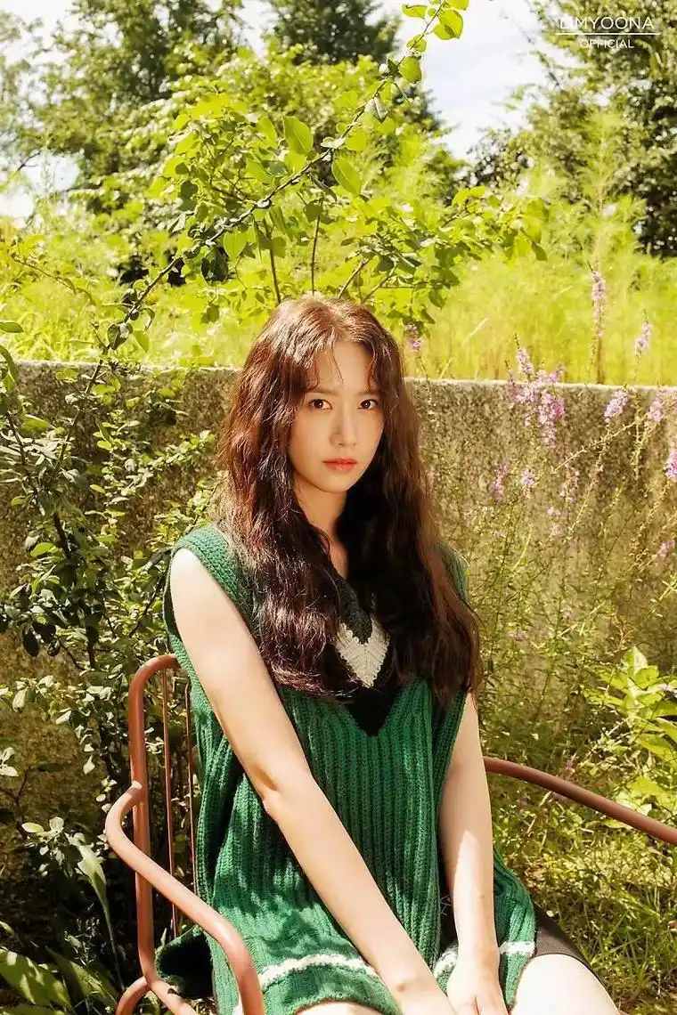 来给兔年比个耶 #林允儿 最新壁纸上线 - 抖音