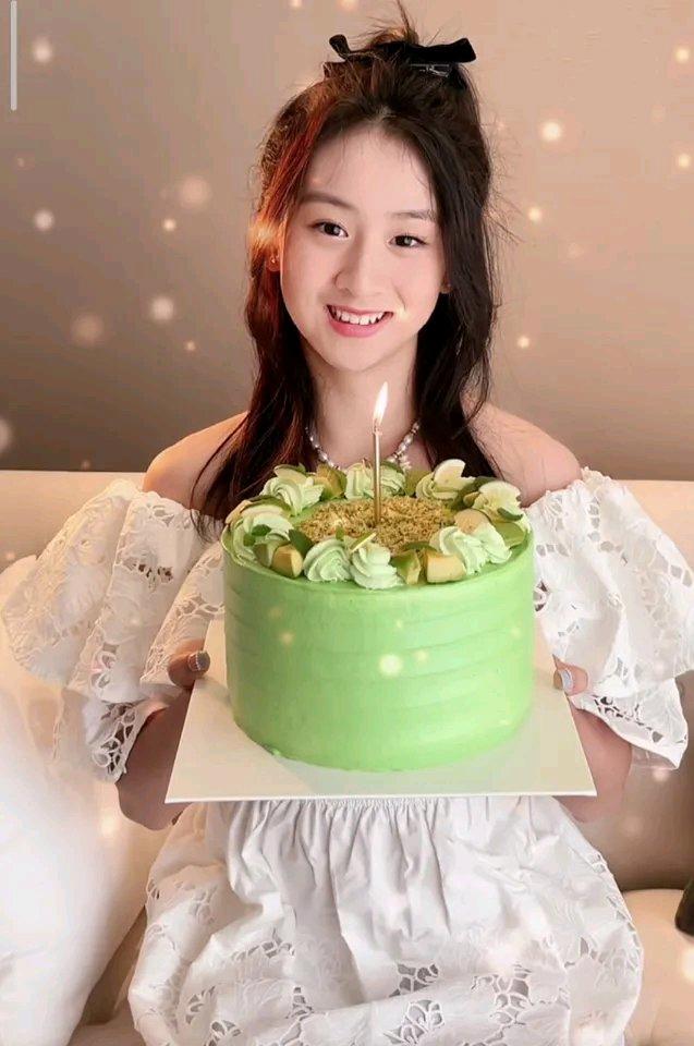 田亮晒照为女儿庆生,森碟许愿还不忘调皮,叶一茜晒女儿珍贵写真