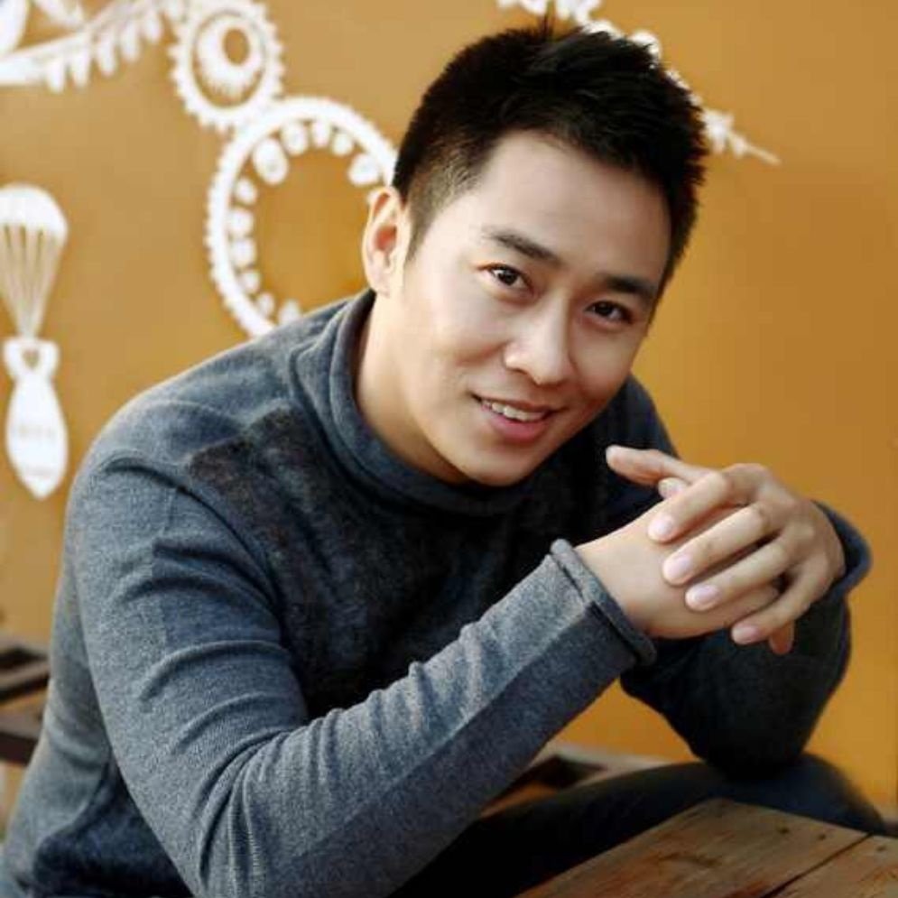 ">王小毅,本名王毅,1983年3月2日出生于河南省郑州市,中国内地男演员