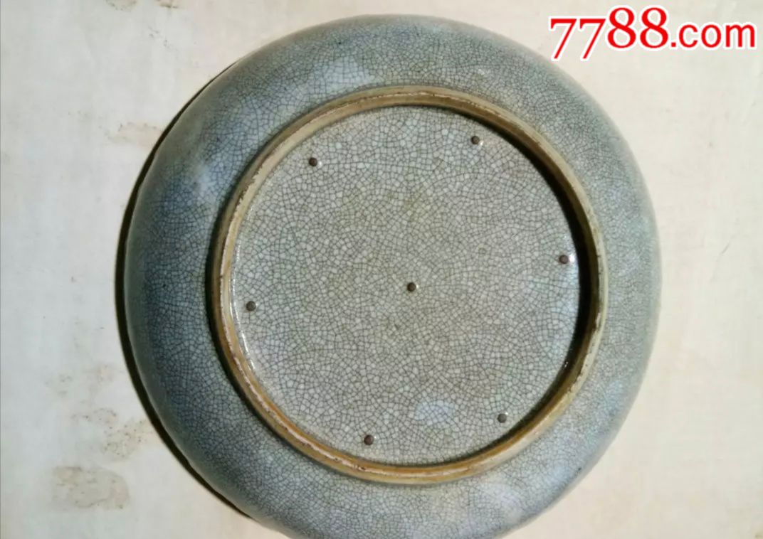 汝窑支钉烧鱼籽纹金丝铁线大盘