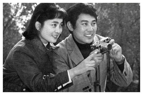 与影坛常青树刘晓庆,经商成功退隐海外的李秀明相比,张金玲后来走了一